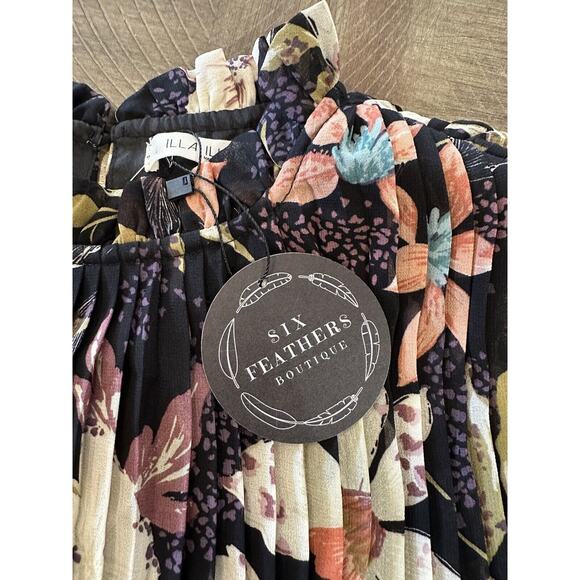 NWT Six Feathers Boutique Illa Illa Black Floral Pleated Swing Dress Size Small - Picture 5 of 12